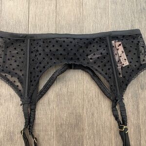 NWT VICTORIA'S SECRET Dream Angels Black Flocked Dot Lace Garter Belt